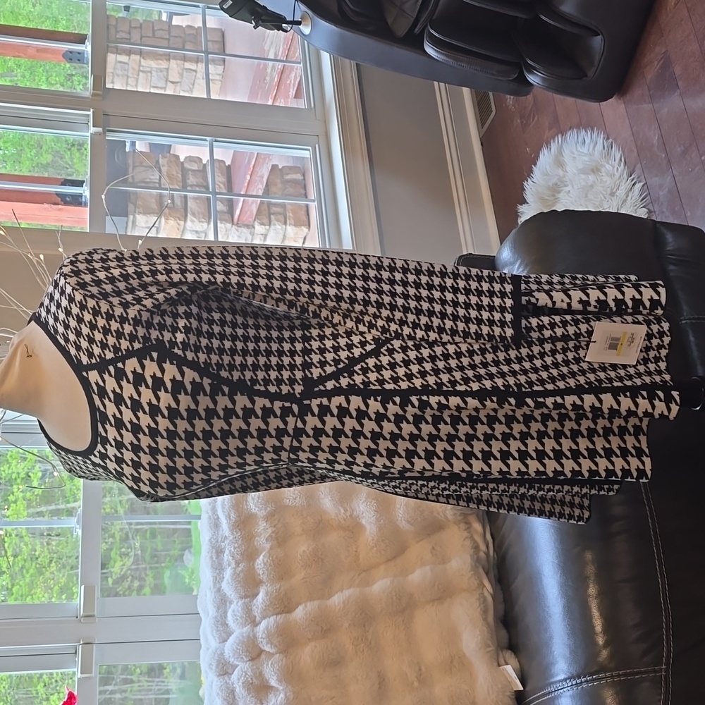 Calvin Klein Black and White Long Sleeve Dress - Picture 3 of 10